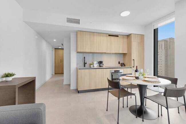 Building Photo - 501 NE 1st Ave