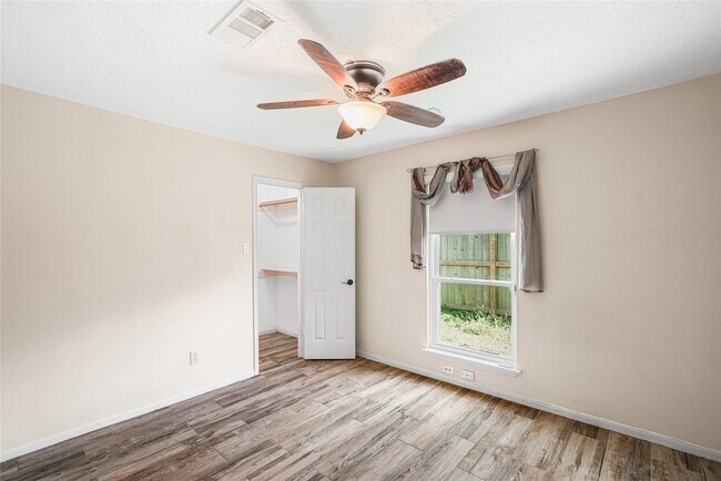 Building Photo - 1516 Beaconshire