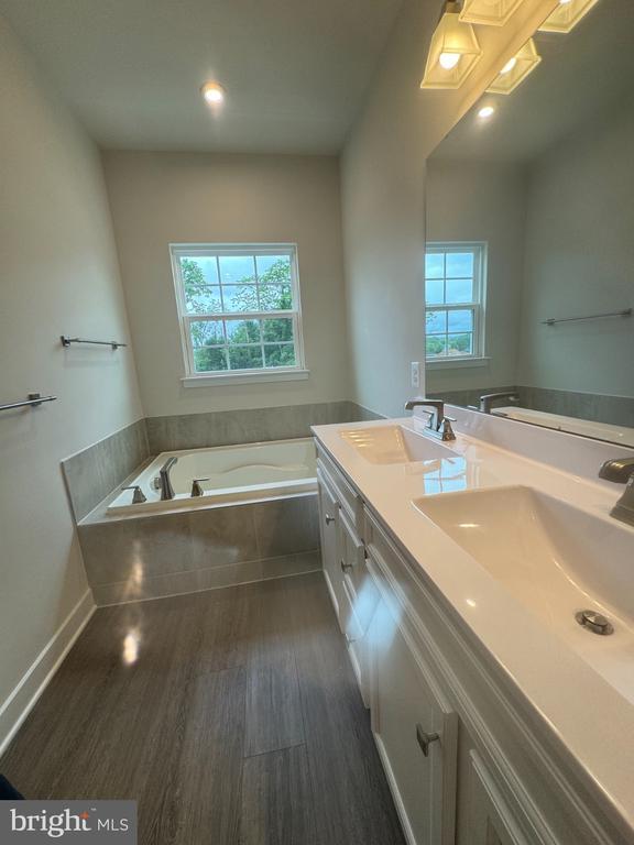 Building Photo - 275 Thoroughbred Ln