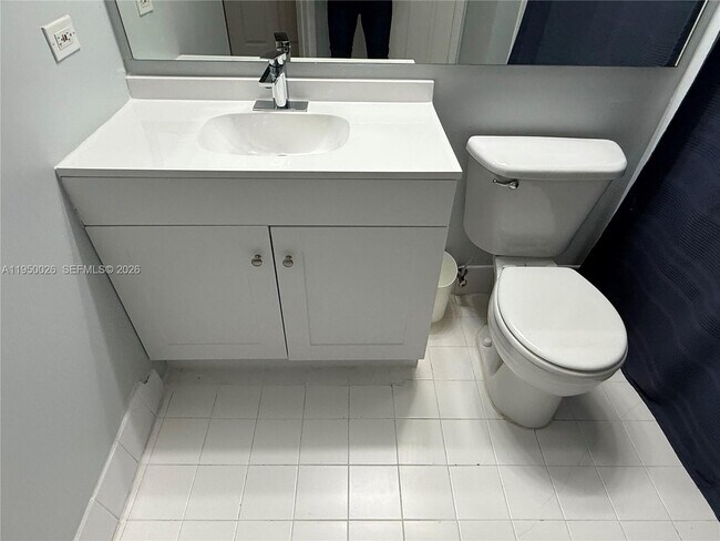 Building Photo - 17150 N Bay Rd