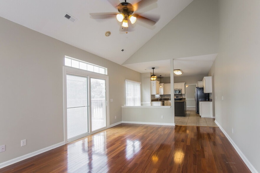 Building Photo - 8301 Tonawanda Dr