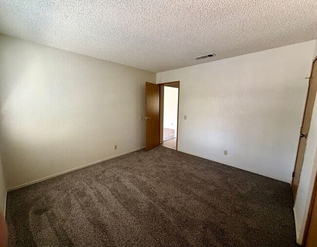 Building Photo - 1717 Bramble Pl