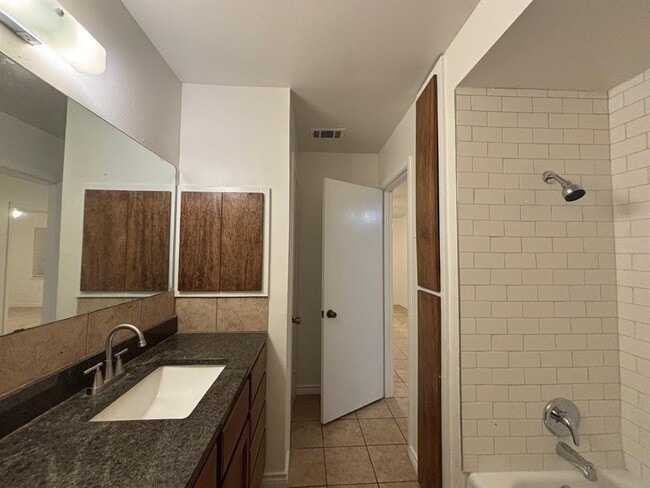 Building Photo - 1804 W Avenue H