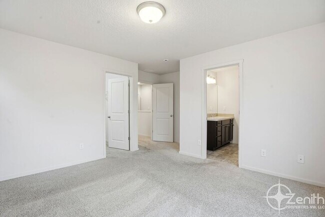 Building Photo - 11745 NE 22nd Way