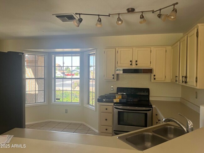 Building Photo - 13251 N 78th Dr