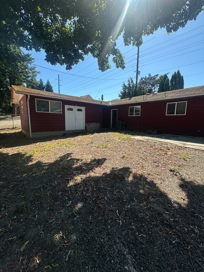 Building Photo - 3 Bedroom 1.5 Bath Ranch in Felida!
