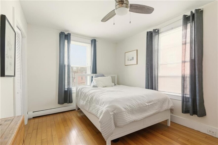 Building Photo - 13 Holland St