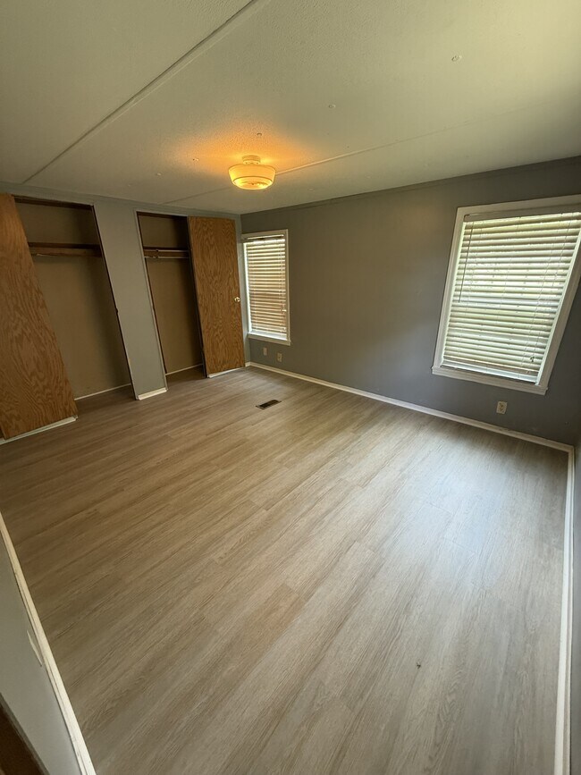Building Photo - 3719 Fountain Cir