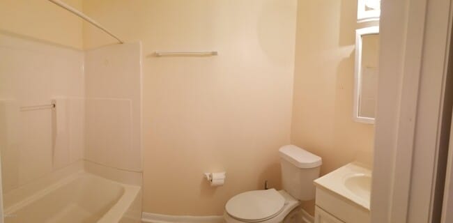 Building Photo - 1335 Boxwood Dr