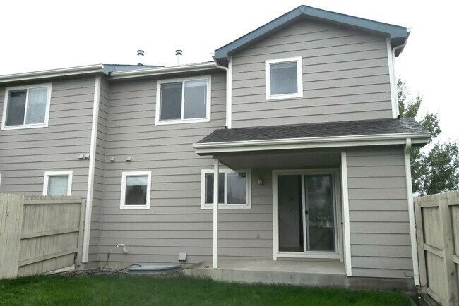 Building Photo - 3301 Saratoga St