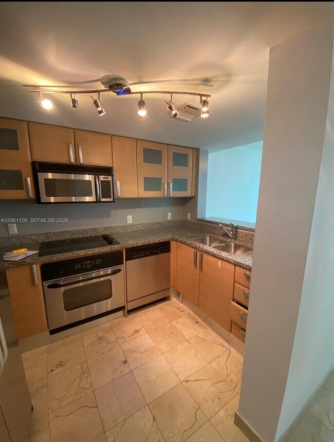 Building Photo - 2101 Brickell Ave