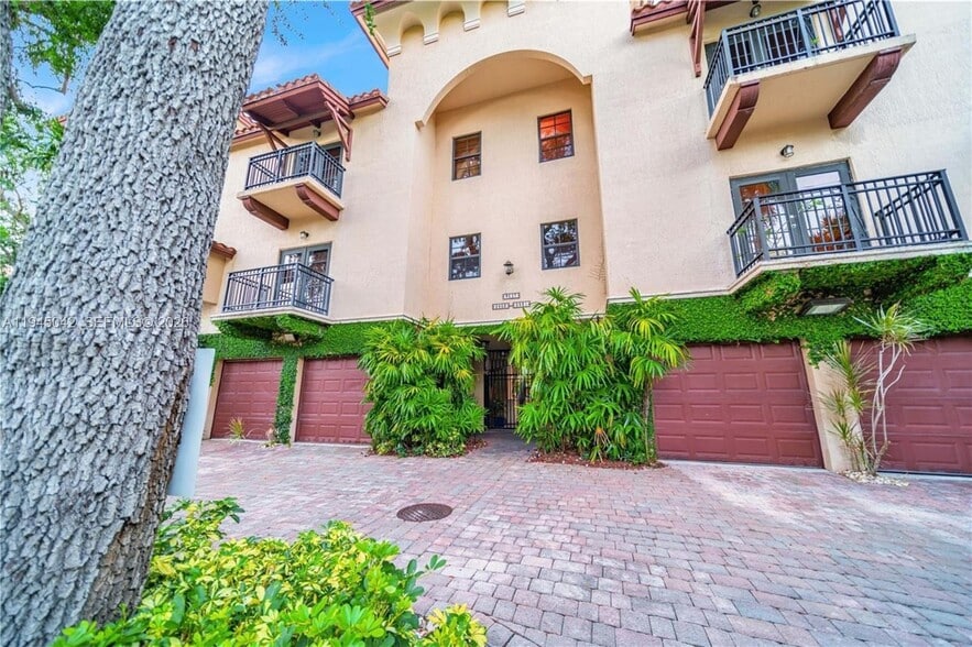 Building Photo - 2829 Coconut Ave