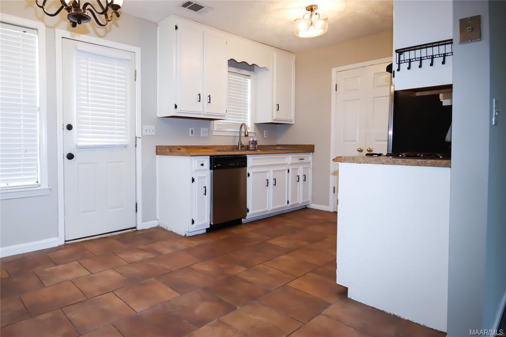 Building Photo - 113 Kentucky Oaks St