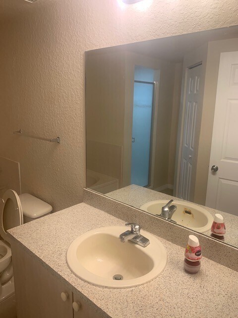 Building Photo - 3/2 Lake available in North Lauderdale