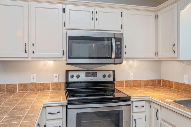 Building Photo - 6507 Flagler Dr
