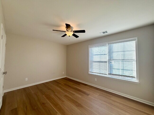 Building Photo - Heritage New Riverside Three Bedroom Home w. Fenced in Yard!