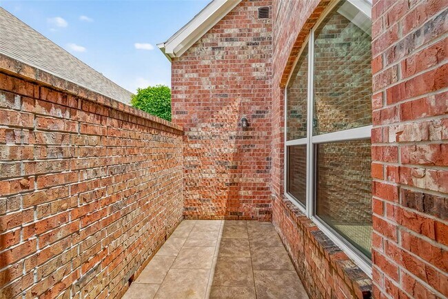 Building Photo - 4435 Calvet Forest Dr