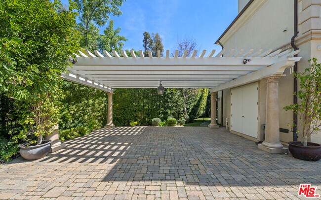 Building Photo - 630 N Bonhill Rd