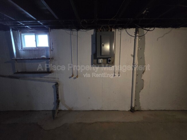 Building Photo - 204 Hawkesbury Dr