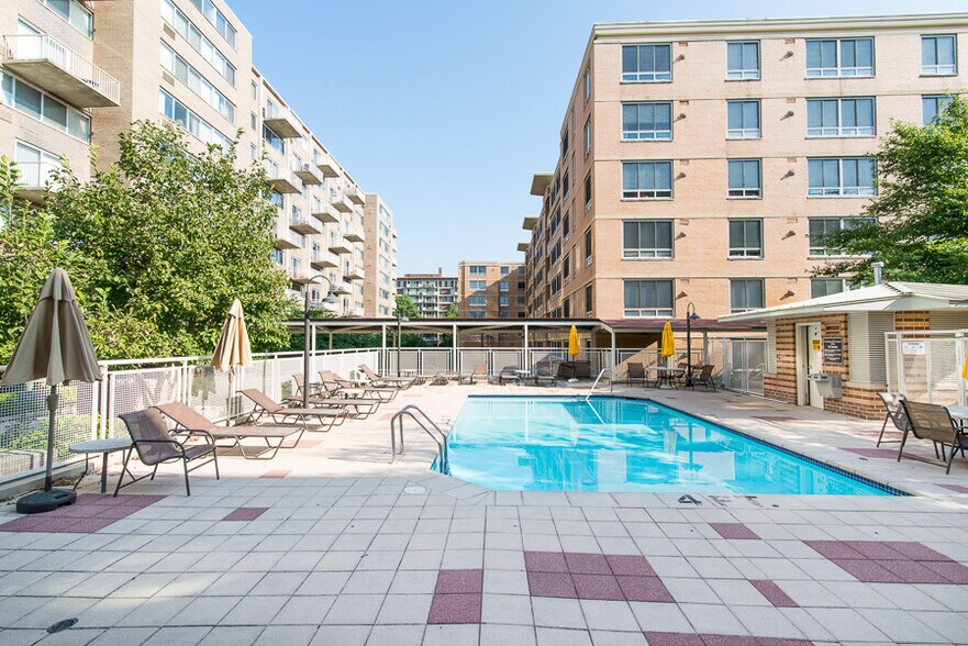 Building Photo - 800 4th St SW