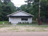 Building Photo - 219 W 29th Ave