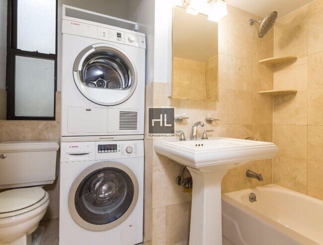 Building Photo - RENOVATED 3 BED IN GRAMERCY!