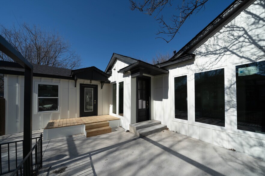Building Photo - 1312 S Travis St