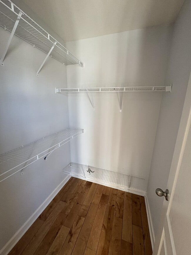 Building Photo - 735 Tulip Grove Rd