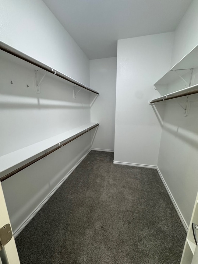 Building Photo - 5209 Lamont Ave