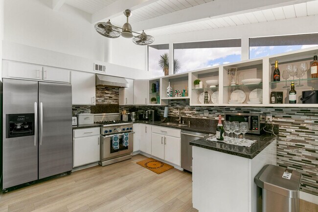 Building Photo - 73265 Tamarisk St