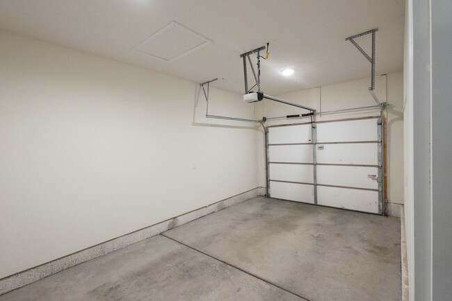 Building Photo - NEW LUXURY 2 BED 2 BATH 1 CAR GARAGE DUPLEX