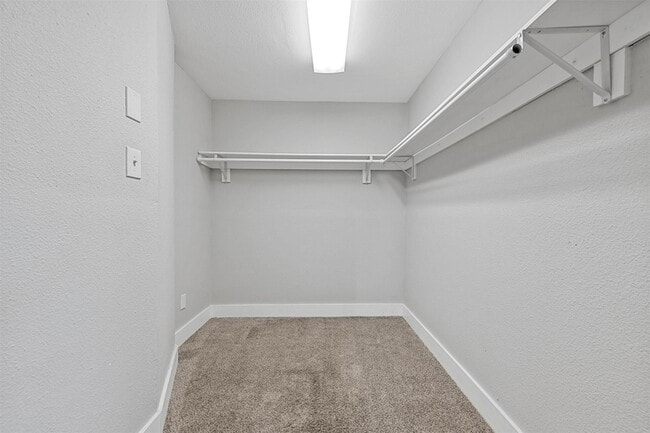 Building Photo - 303 Riva Ridge