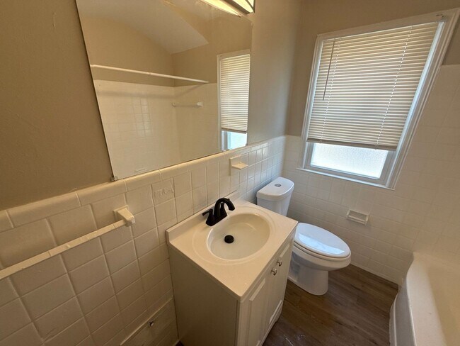 Building Photo - Renovated 3-Bedroom Home – We Welcome Sect...