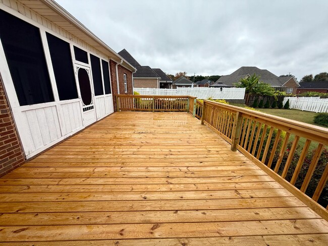 Building Photo - 105 Bent Brook Dr