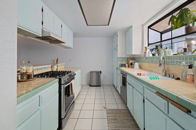 Building Photo - 12726 Mitchell Ave