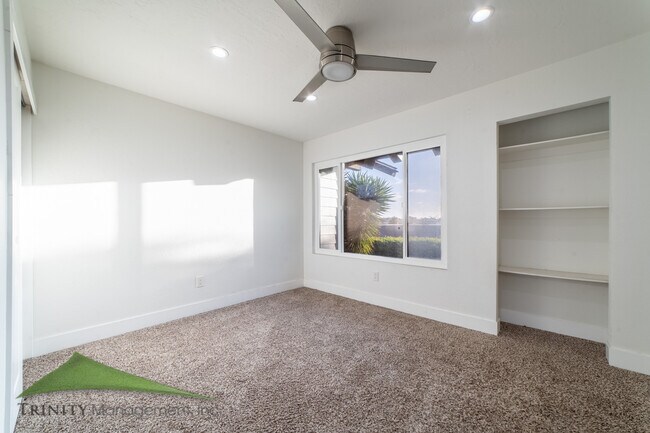 Building Photo - 2479 Caminito Ocean Cove