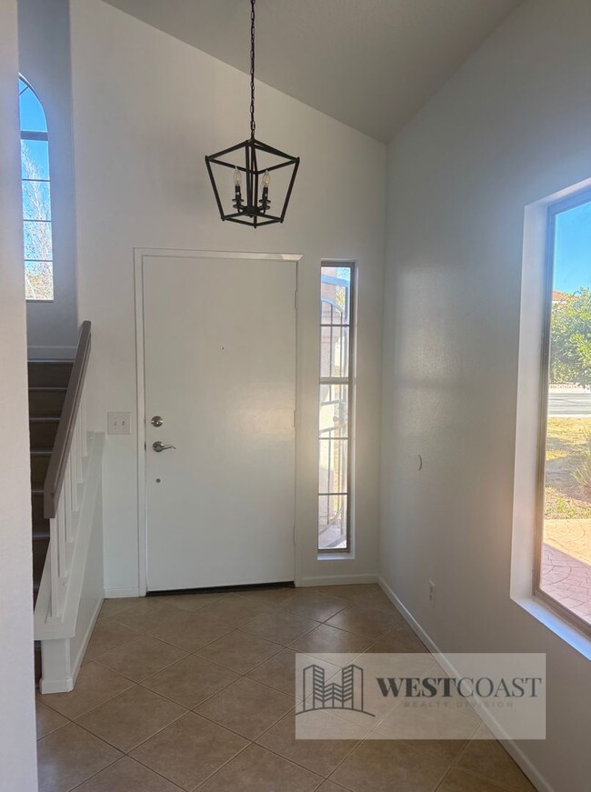 Building Photo - Charming Two-Story Home in Oceanside's Nor...