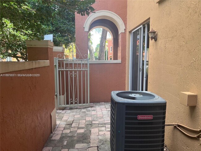 Building Photo - 2224 Anchor Ct