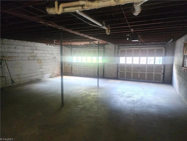 Building Photo - 1505 Turfwood Dr