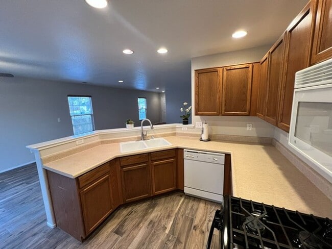 Building Photo - Lemon Valley Three Bedroom