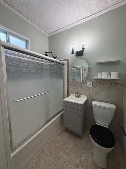 Building Photo - 27 Gilman Ter