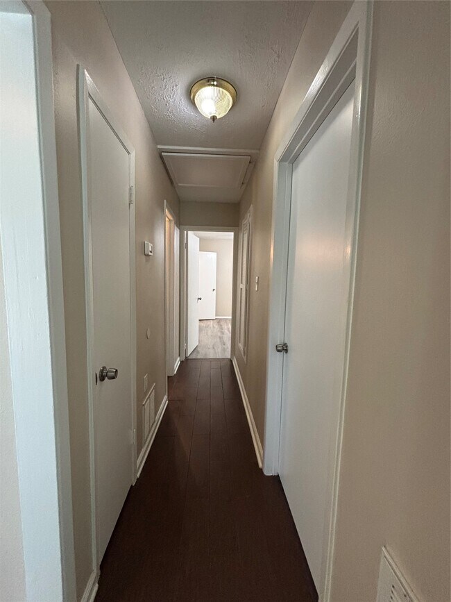 Building Photo - 409 Bellmar Ln