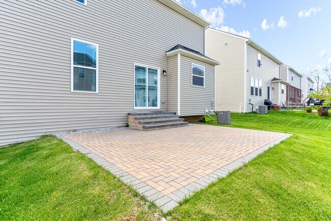 Building Photo - 286 Springview St