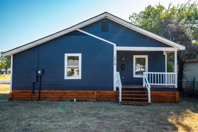 Building Photo - 1819 Pecan St