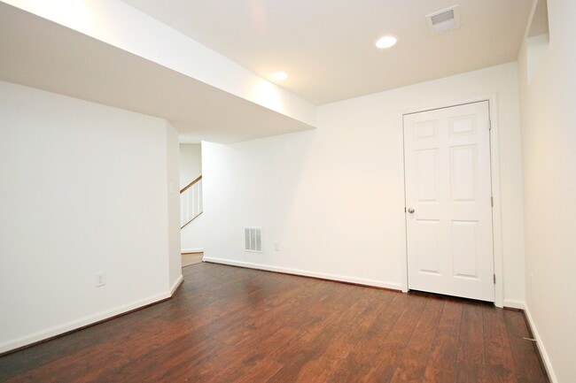 Building Photo - Pet-Friendly Pavilions at Pantops Townhome