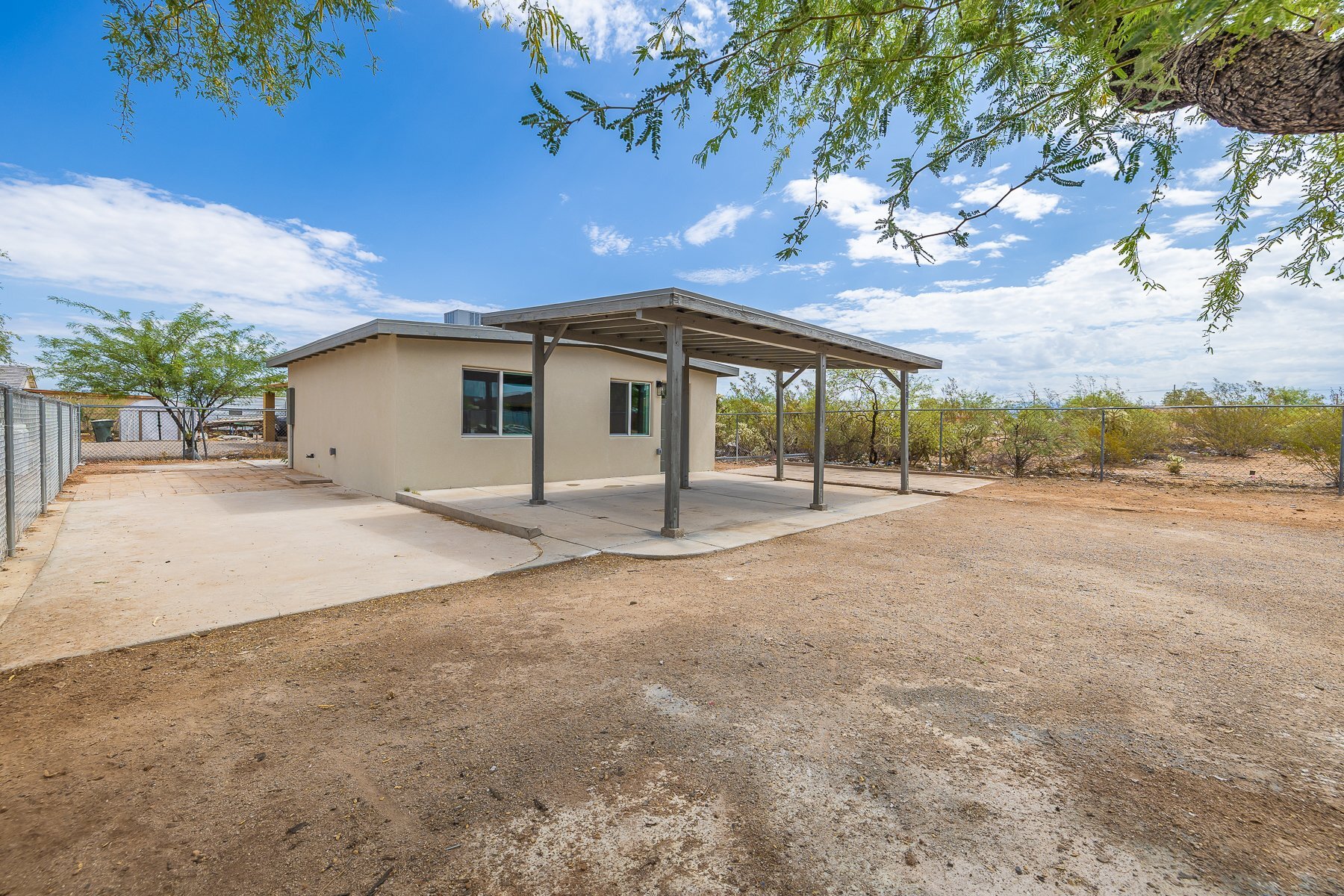 Building Photo - 207 E Valeska Rd