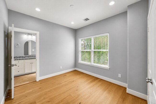 Building Photo - 3605 Billingsley St