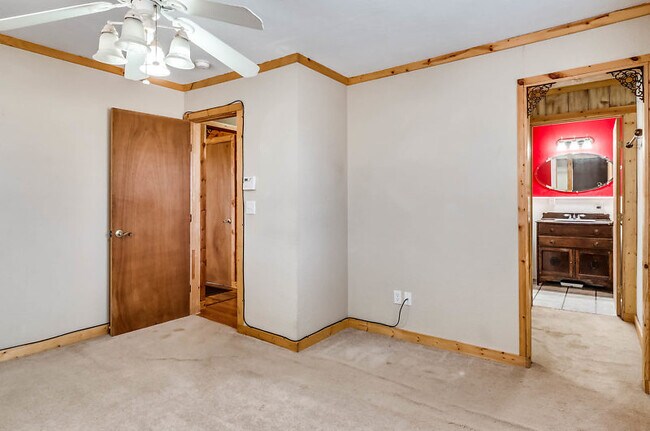 Building Photo - 5619 N Hiwassee Rd