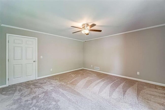 Building Photo - 2218 Woodfern Dr