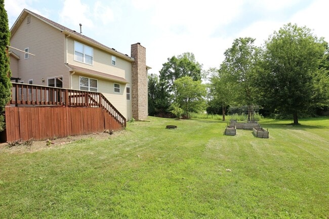 Building Photo - Large 5 Bedroom Westfield Home!